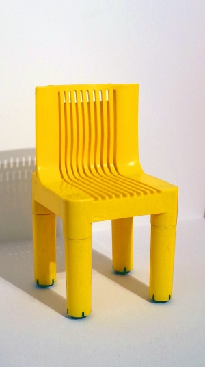 Kinderstuhl aus Kunststoff aus dem Jahr 1964. Entwurf von Richard Sapper und Marco Zanussi. 